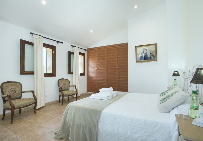 Villa à Pollensa -  CHALET SIQUIER - RETRAITE DE LUXE AVEC VUE SUR LA MONTAGNE Villa à Pollensa -  CHALET SIQUIER - RETRAITE DE LUXE AVEC VUE SUR LA MONTAGNE