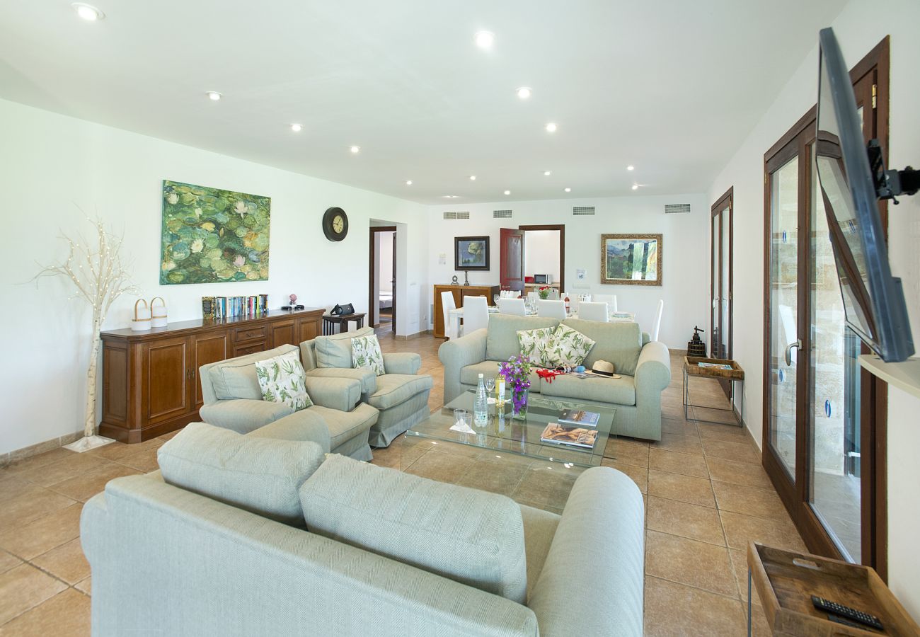 Villa in Pollensa -  VILLA SIQUIER - LUXURY RETREAT WITH MOUNTAIN VIEWS
