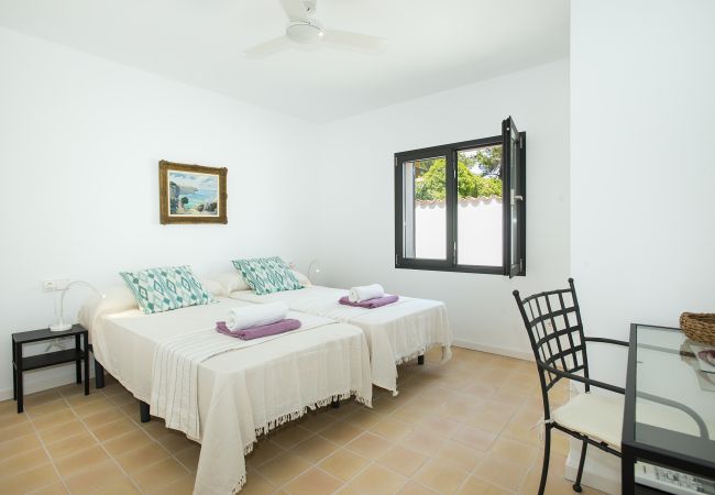 Villa in Cala Sant Vicenç - VILLA ESTRELLA DE MAR - 3 MIN WALK TO THE BEACH Villa in Cala Sant Vicenç - VILLA ESTRELLA DE MAR - 3 MIN WALK TO THE BEACH